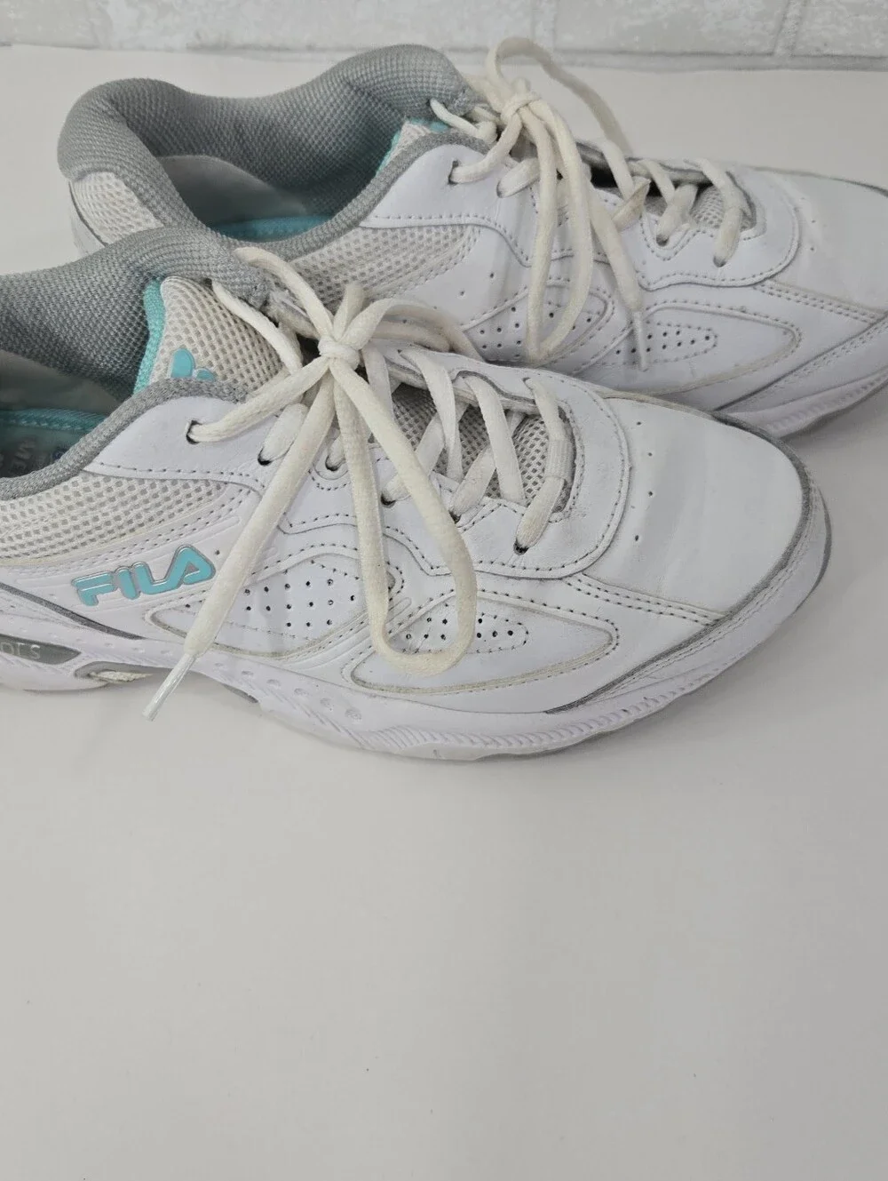 FILA cool max memory foam tennis shoes